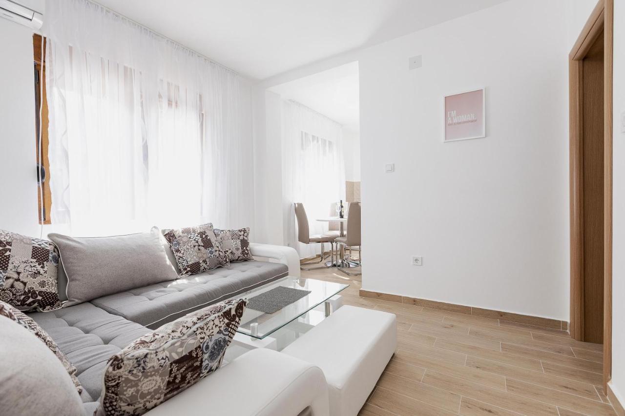 Muo Sea Front Apartments Kotor Exteriör bild