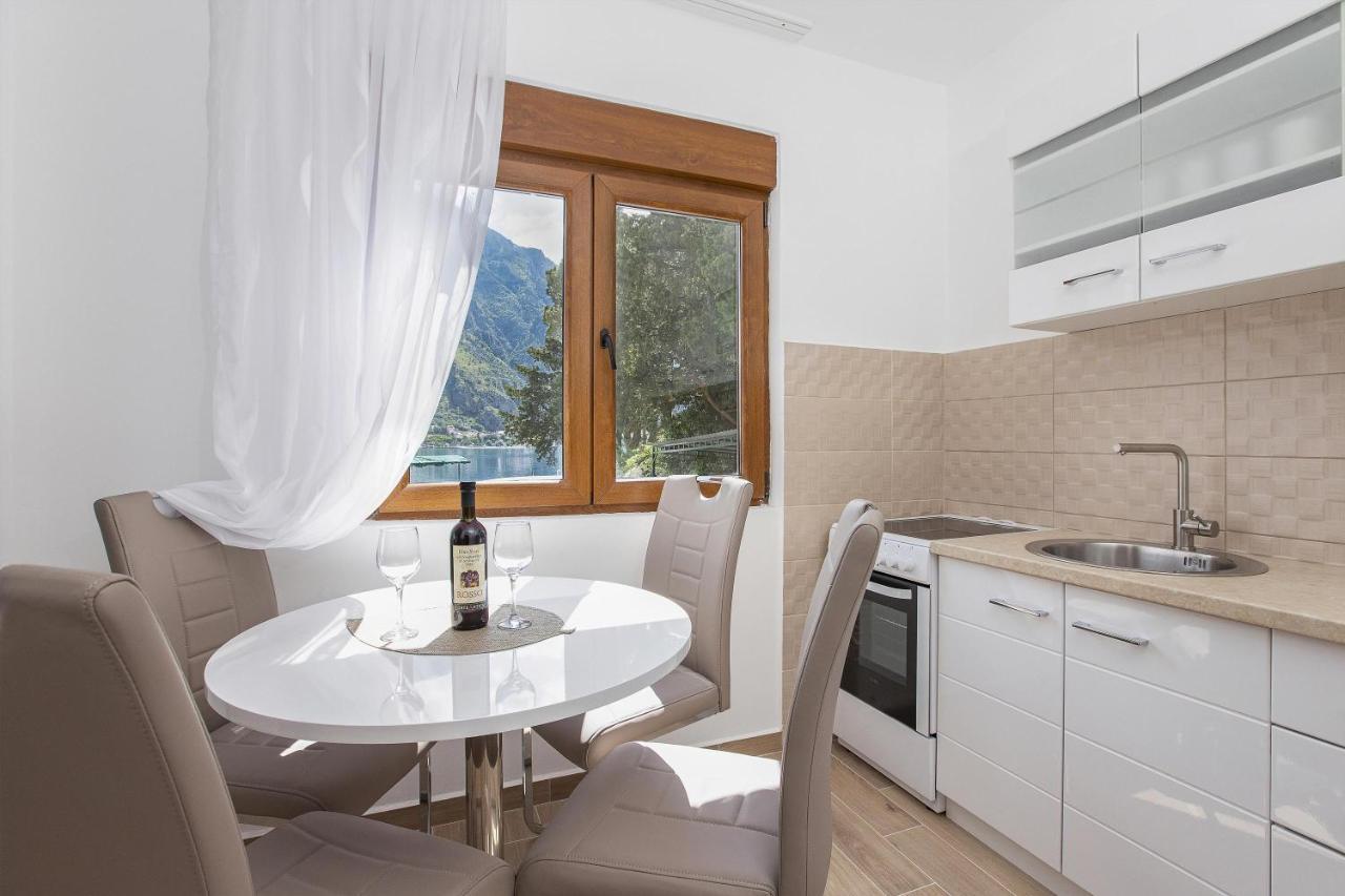 Muo Sea Front Apartments Kotor Exteriör bild