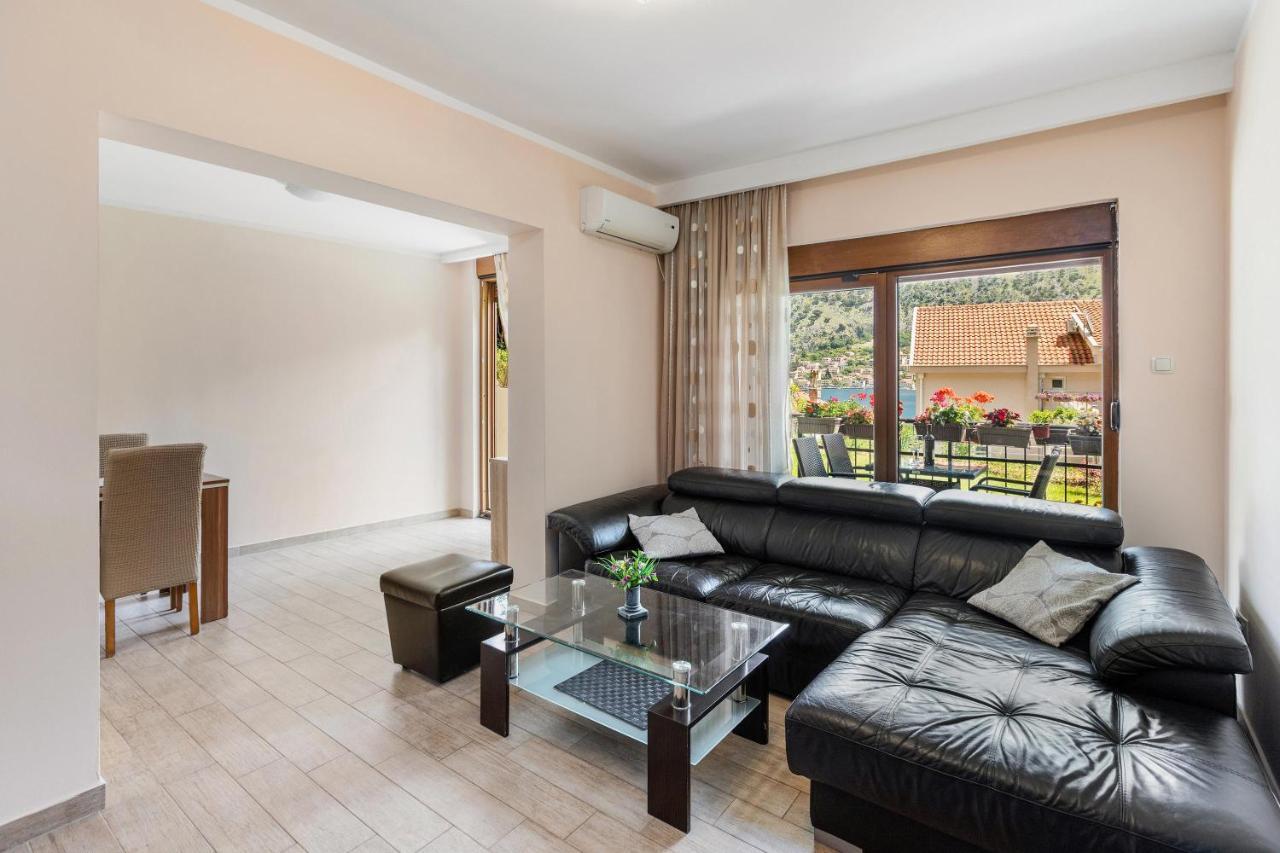 Muo Sea Front Apartments Kotor Exteriör bild