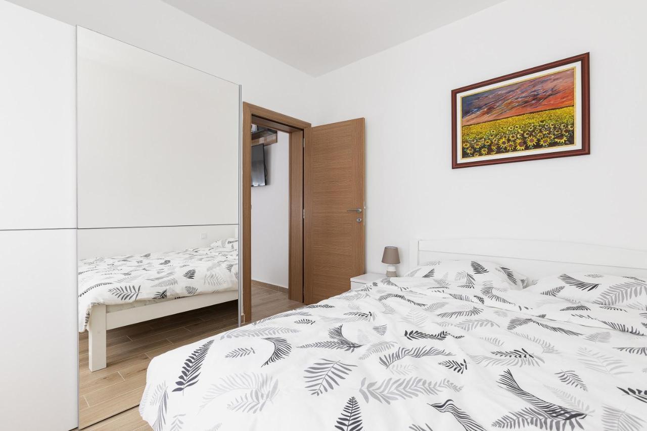 Muo Sea Front Apartments Kotor Exteriör bild