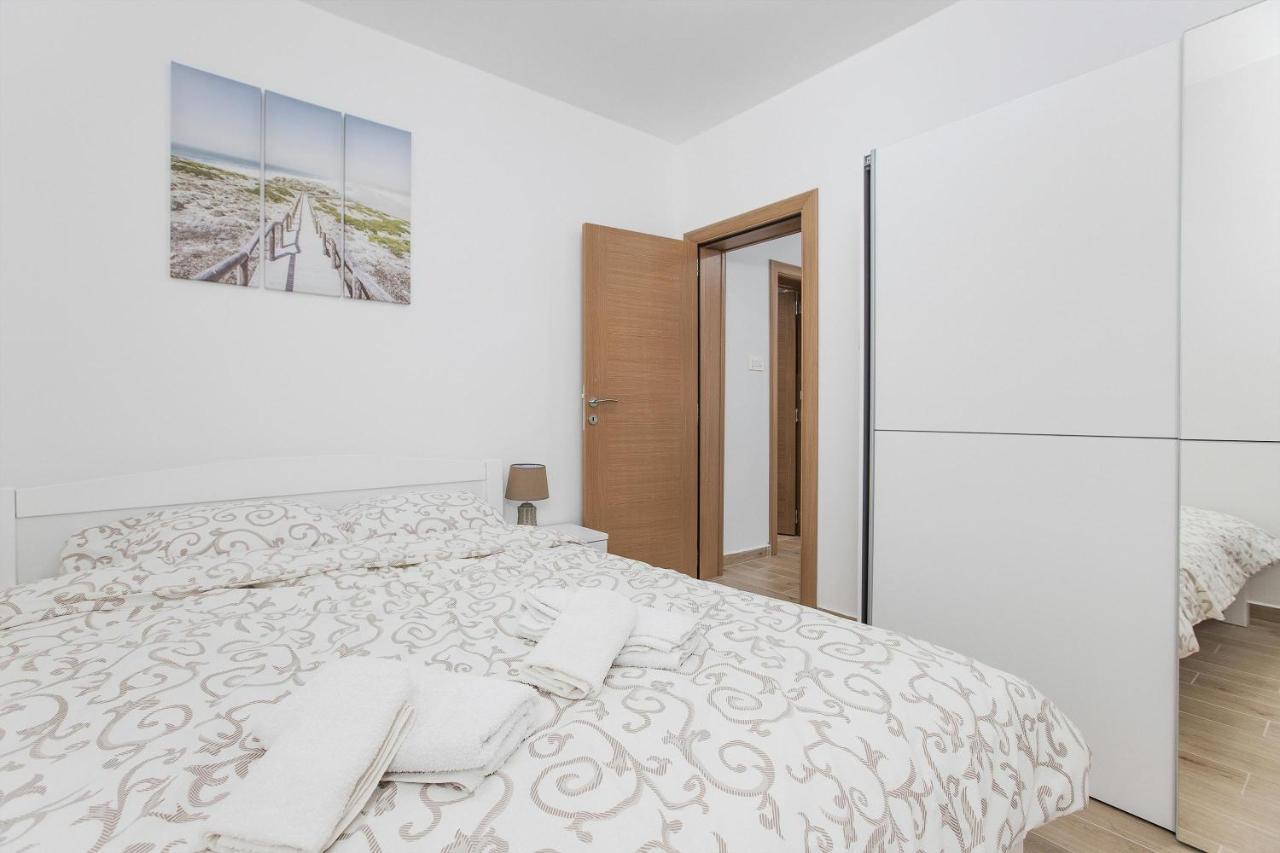 Muo Sea Front Apartments Kotor Exteriör bild