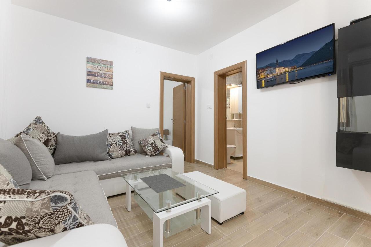 Muo Sea Front Apartments Kotor Exteriör bild
